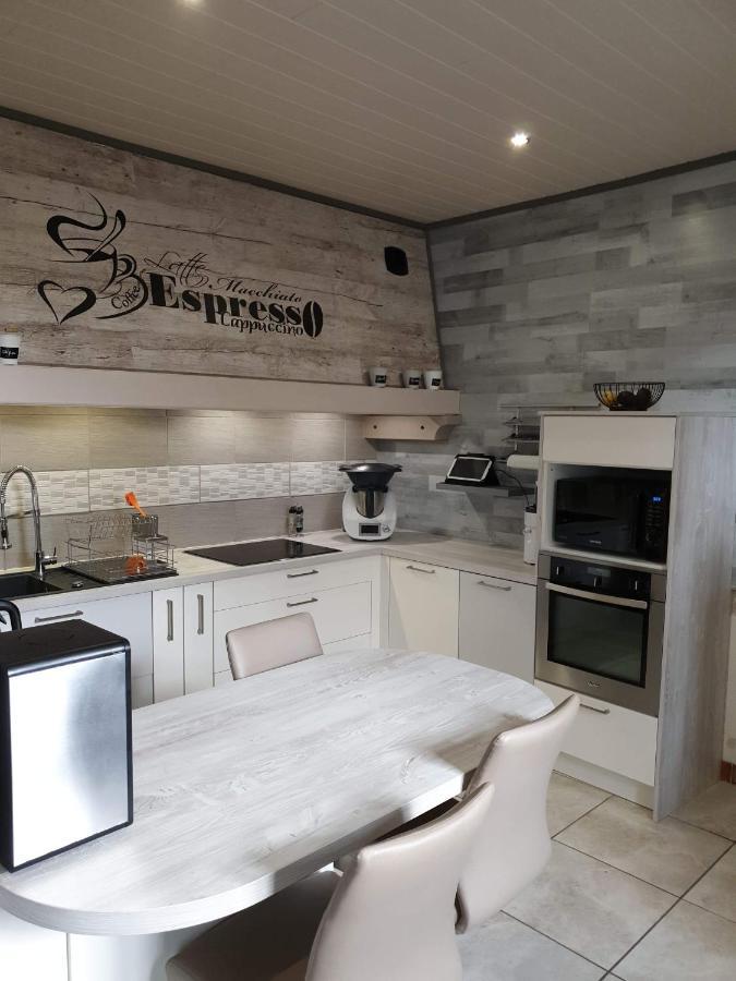 Saint-Martin-du-Frene Au Petit Bonheur Bed & Breakfast エクステリア 写真